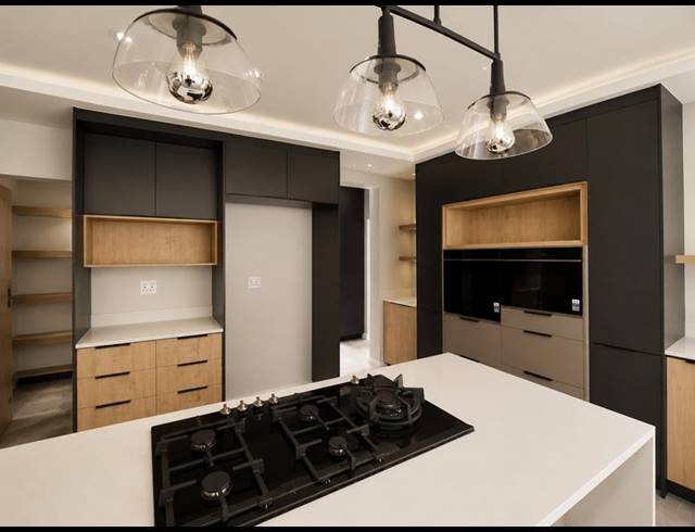 4 BEDROOM HOUSE FOR SALE IN MIDSTREAM ESTATE
